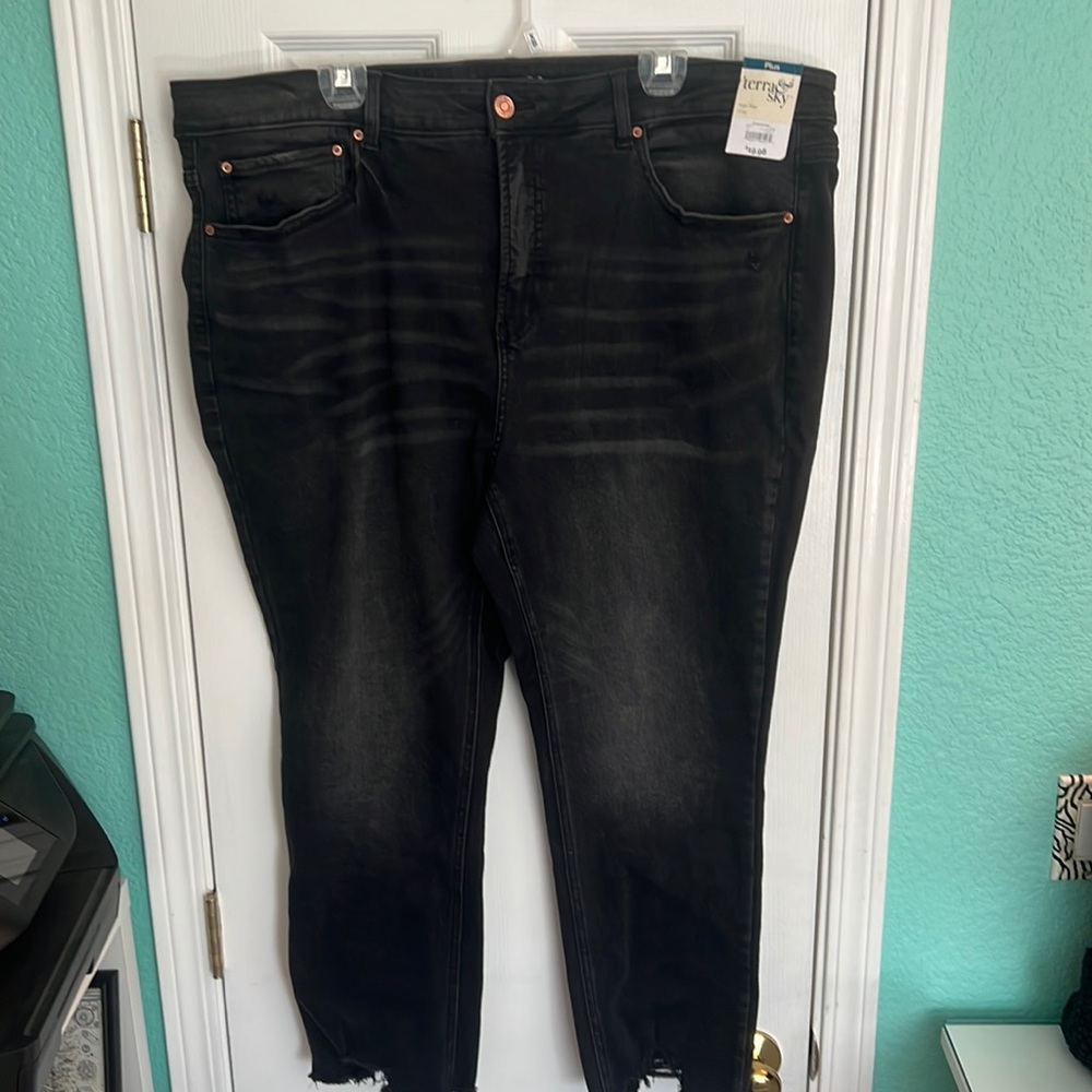 Black crop jeans
